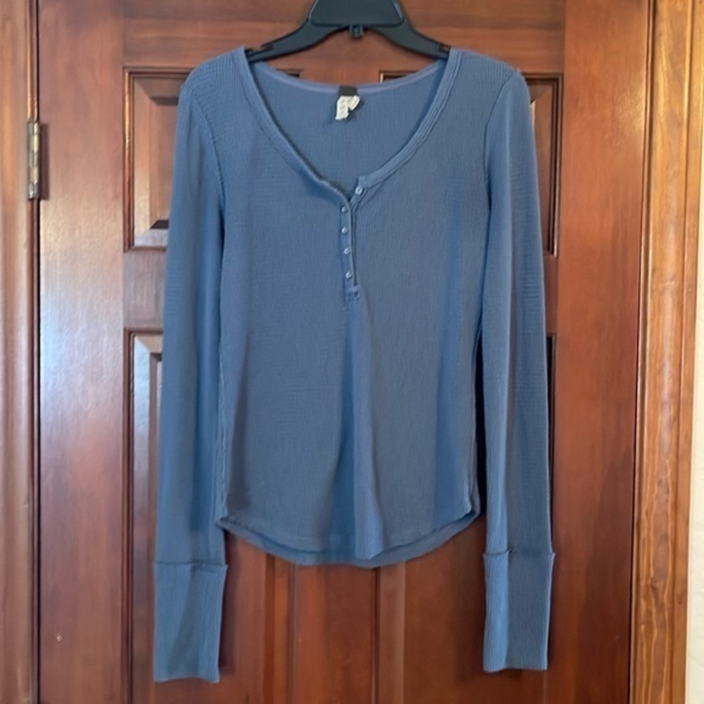 We the Free waffle thermal, long sleeve, Henley size medium
